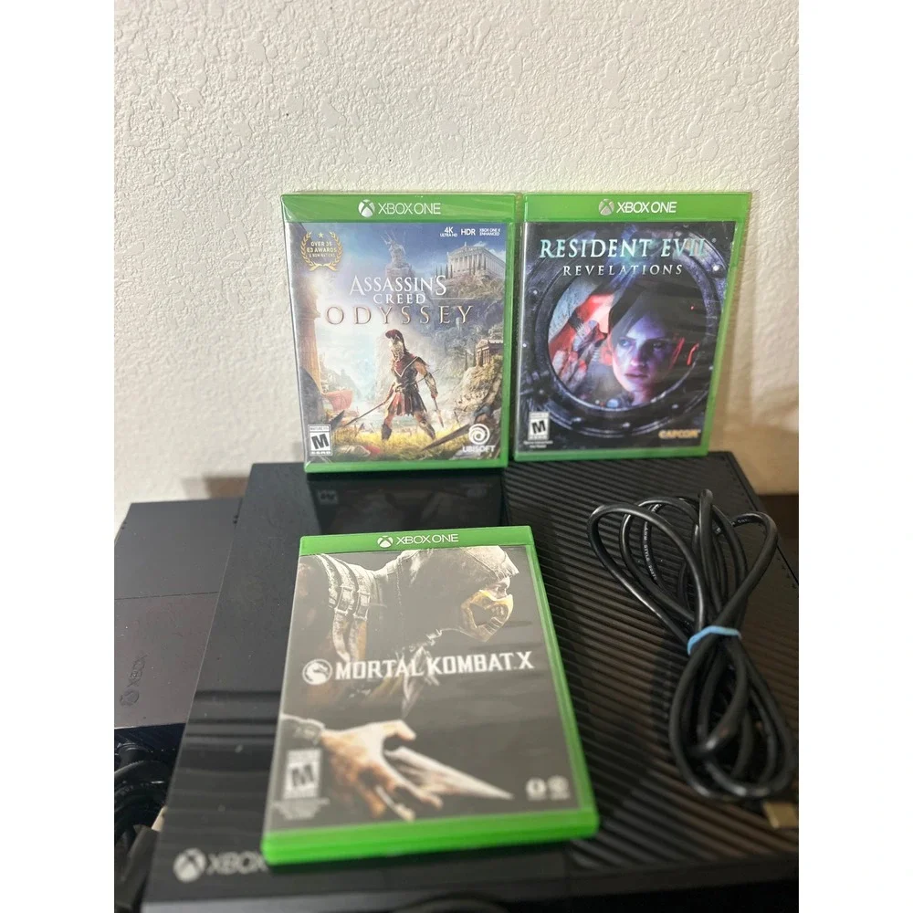 Microsoft Xbox One 500GB Console Bundle 2 Controllers 3 Games